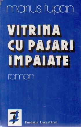 Vitrina cu pasari impaiate